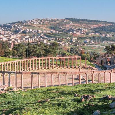 Oval Plaza and Roman columns, Jerash, Jordan (photo 2)