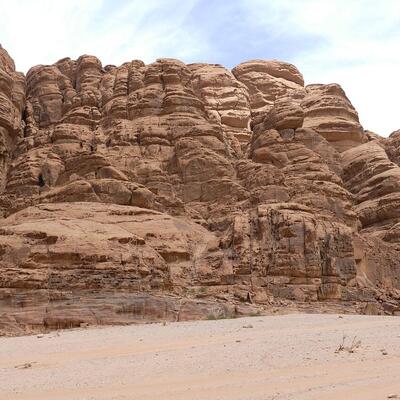 Sandstone gorge cliffs of Wadi Mujib, Jordan (photo 3)