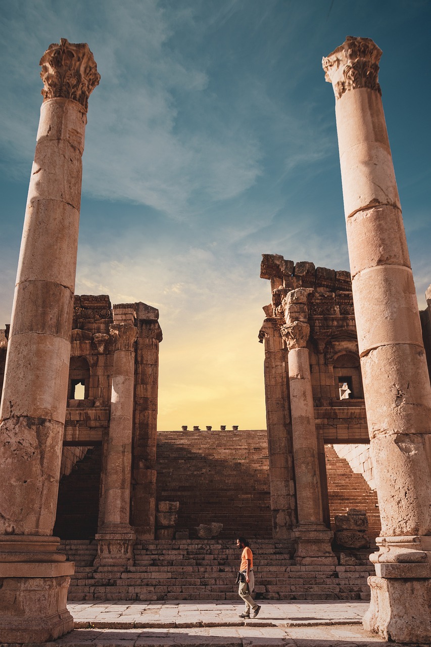 Ancient Roman colonnade at Jerash archaeological site, Jordan — guided Jerash day tour